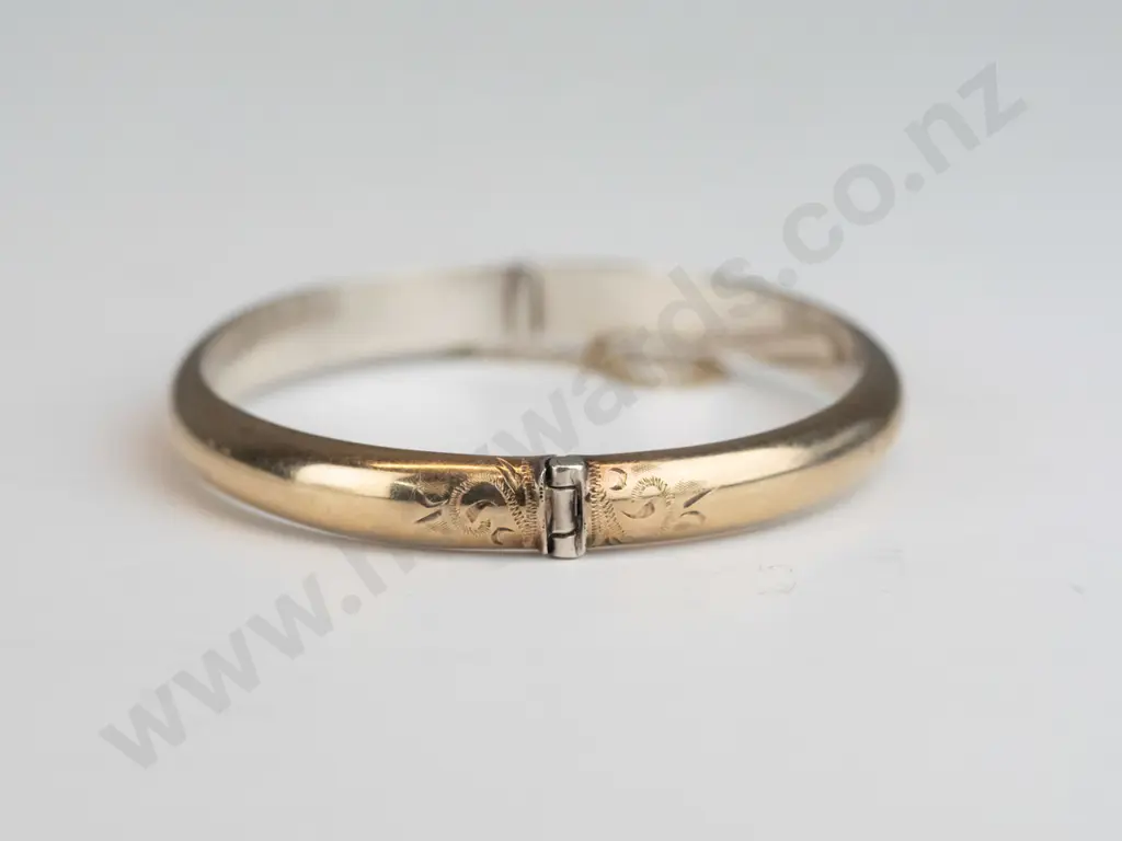 bangle with safety chain stamped 9ct stg sil Image 1++