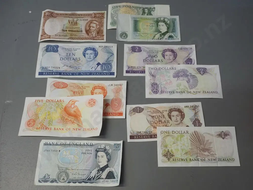 assorted New Zealand and English banknotes - NZ 10 shilling, 1, 2, 5 & 10 dollar notes, English 1 & 5 pound Image 1++