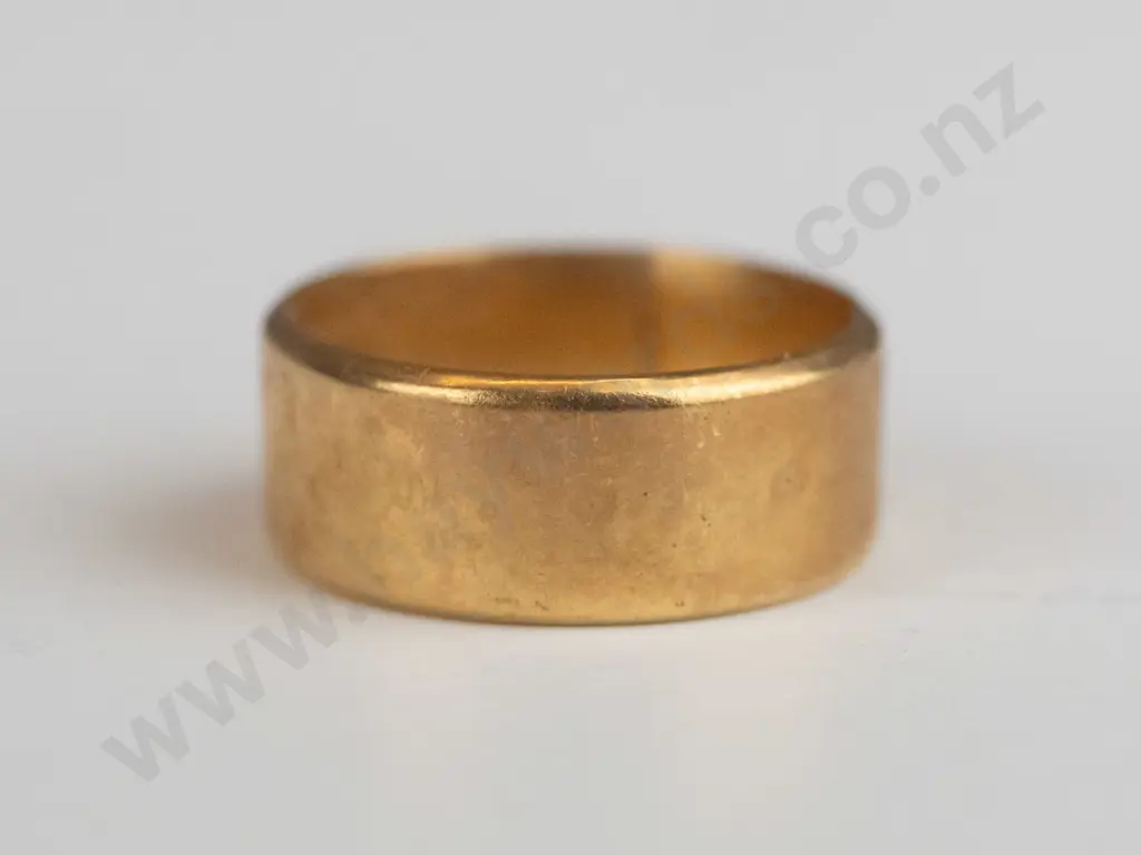 18ct 6mm wide wedding band [small size] 4.3gms Image 1++