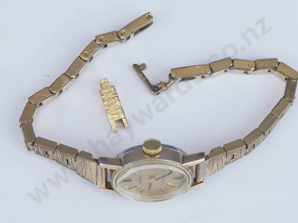 woman's Omega wristwatch Image 1++