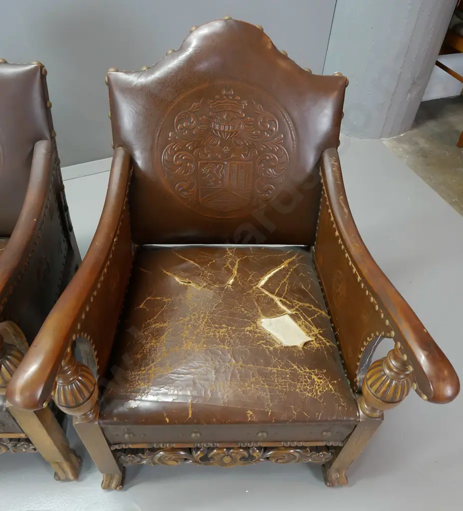 5-piece Spanish style suite in leather and oak, shaped leather backs having embossed armorial, Image 1++