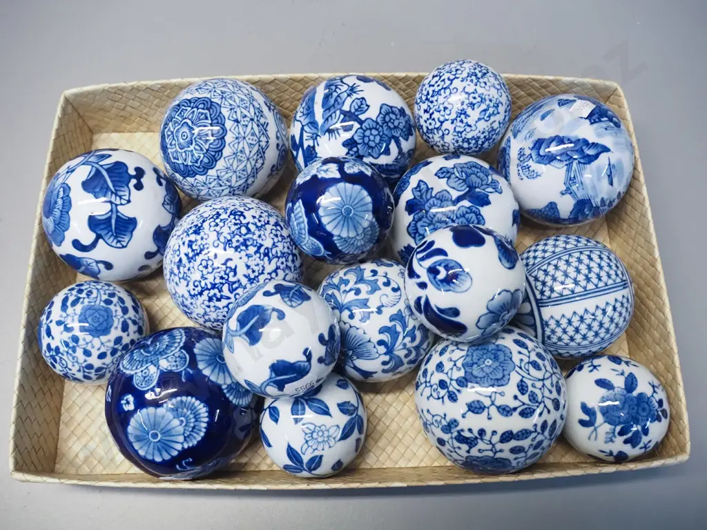 17 blue & white ceramic ornamental balls in 2 sizes - larger ones approx D-85 Image 1++
