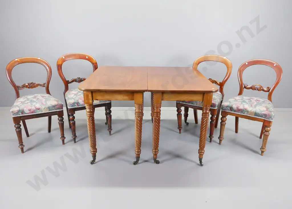 regency mahogany dining table with four victorian mahogany balloon back turned leg chairs with carved backsplat Image 1++