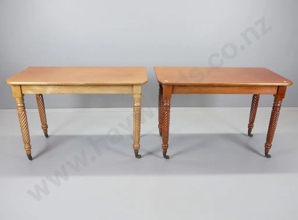 regency mahogany dining table with four victorian mahogany balloon back turned leg chairs with carved backsplat Image 1++