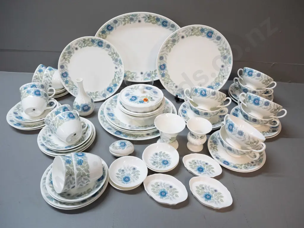 Wedgwood "Clementine" china tableware - varying numbers: 8 trios, 8 soup & saucer, 2 dinners, 4 entrees, vases, trinket, Image 1++