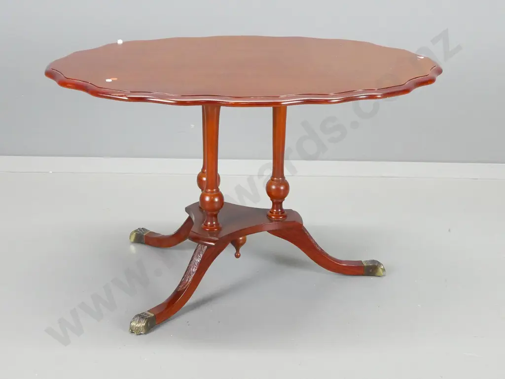 reproduction mahogany period style oval scalloped edge column-base coffee table with metal ball & claw feet H540 L660 Image 1++