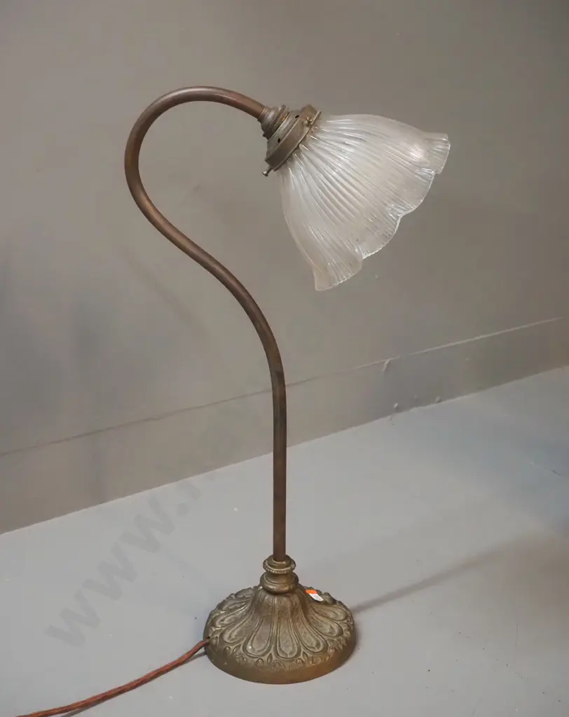 vintage brass table lamp w/ copper gooseneck stem, ribbed & frilled glass shade H-560 Image 1++