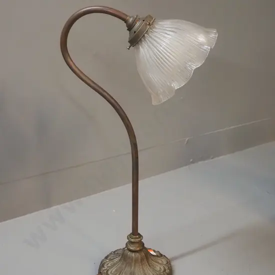 vintage brass table lamp w/ copper gooseneck stem, ribbed & frilled glass shade H-560