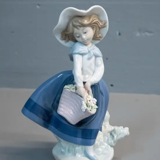 Lladro figure - girl with basket of flowers H-180