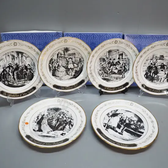 6 Wedgwood Dickens character plates in original boxes D-280
