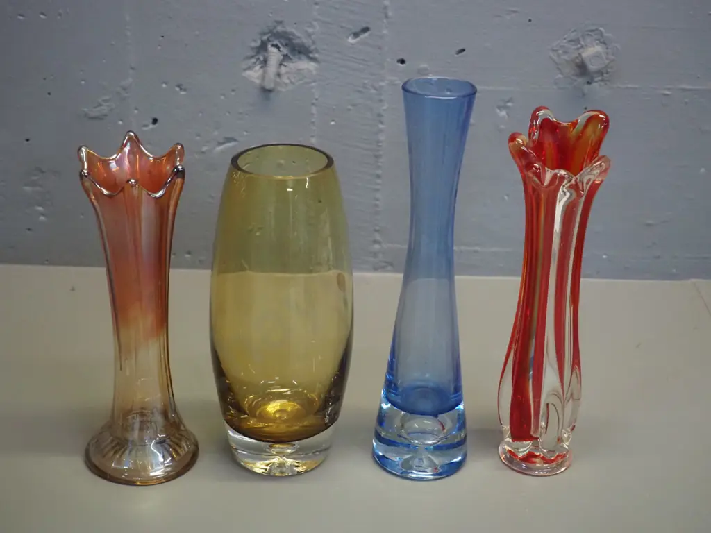 4 glass vases - two frilled rim, one is carnival glass, etc. - tallest H-250 Image 1++