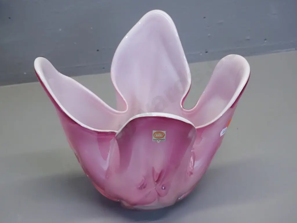 Hineri Japanese pink lustre white lined petal vase H-200 D-250 Image 1++