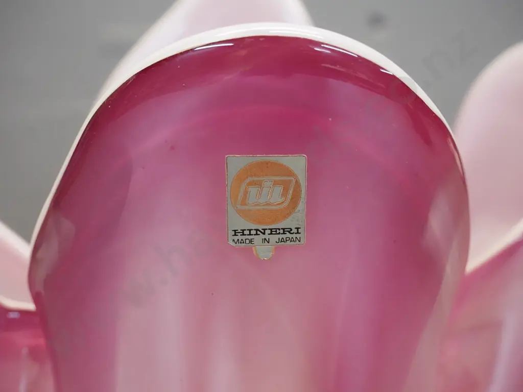 Hineri Japanese pink lustre white lined petal vase H-200 D-250 Image 1++