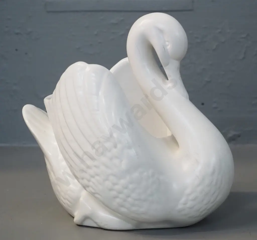 Crown Lynn? swan vase Marked only "2147" H-160 L-180 Image 1++