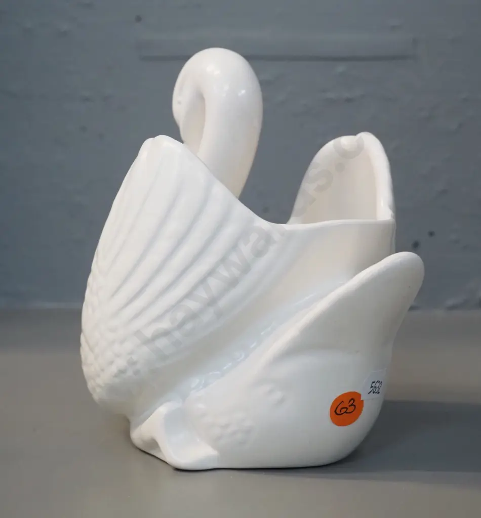 Crown Lynn? swan vase Marked only "2147" H-160 L-180 Image 1++