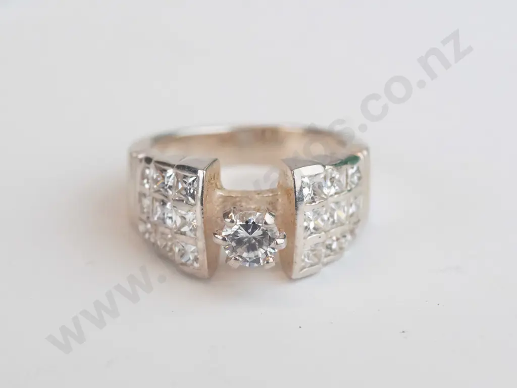 silver cz ring stamped 925 Image 1++