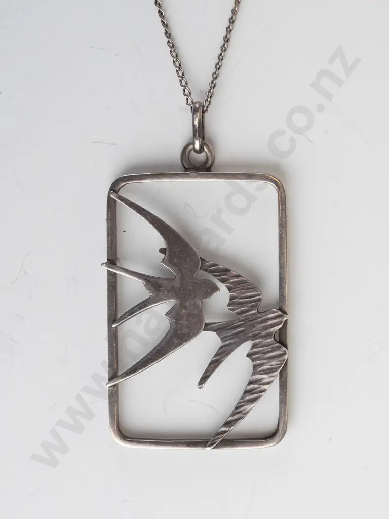 silver necklace with 2 doves stamped 900 Image 1++
