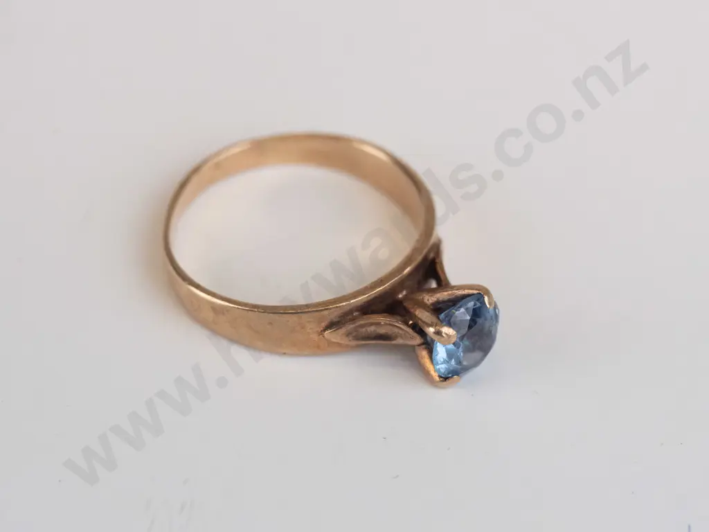9ct light blue stone - 2.4gms Image 1++