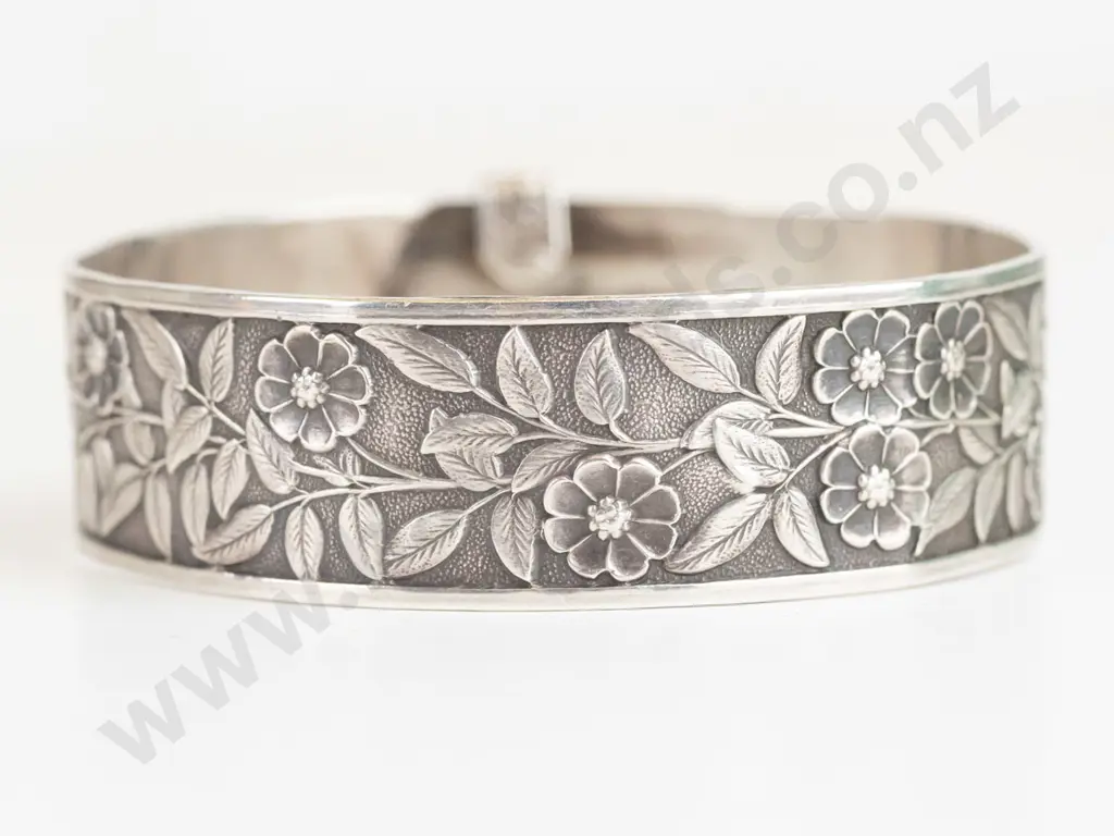 silver engraved bangle stamped solid silver Image 1++