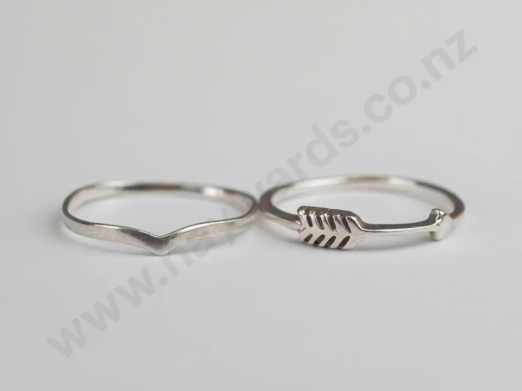2 fine silver rings stamped 925 Image 1++