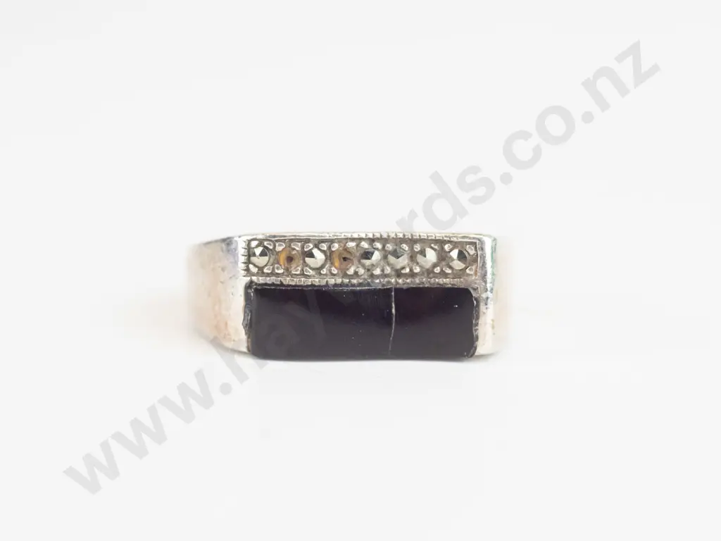 silver dress ring stamped 925 Image 1++