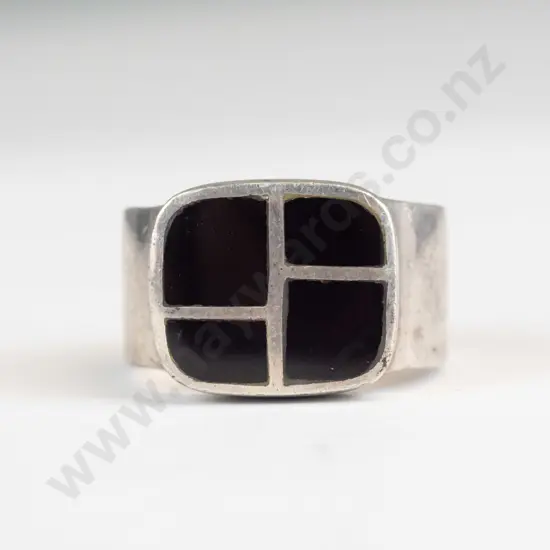 silver mans ring stamped 925
