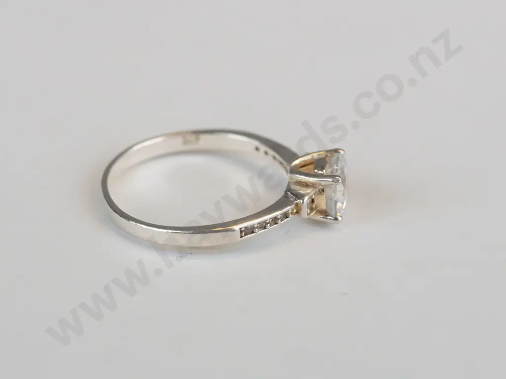 silver dress ring stamped 925 Image 1++
