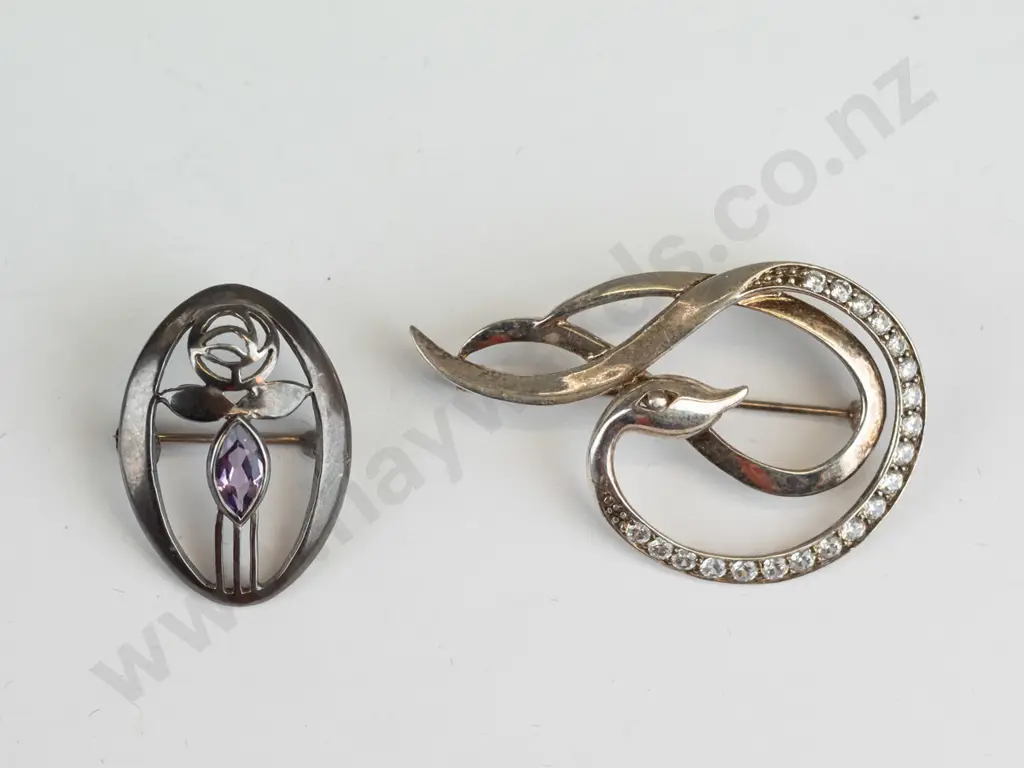 2 brooches Image 1++