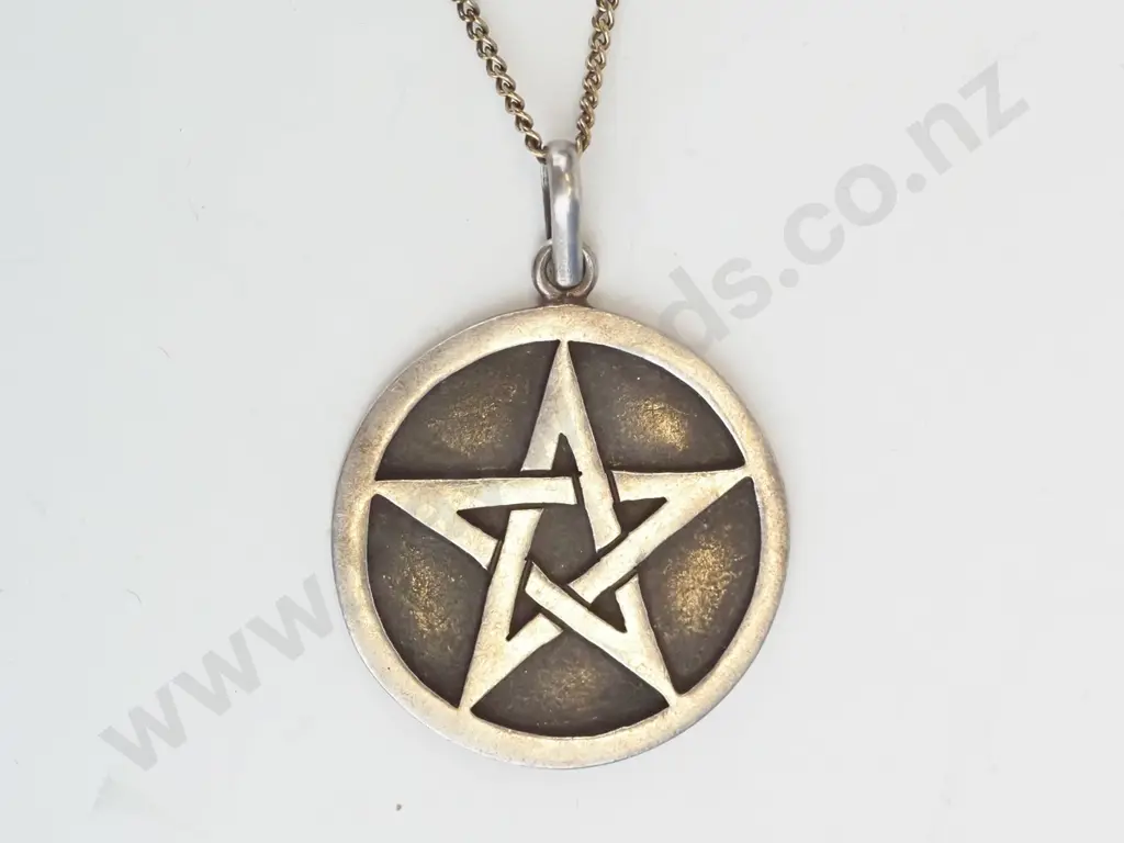 silver pendant stamped 925 Image 1++