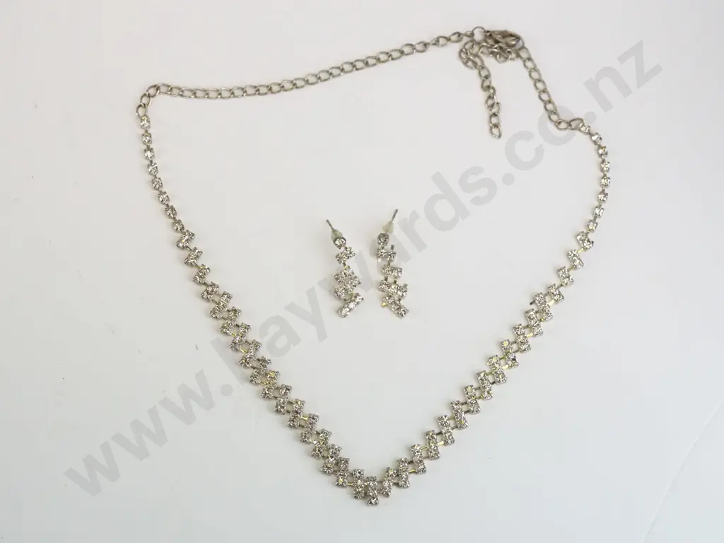diamante necklace & earrings set Image 1++