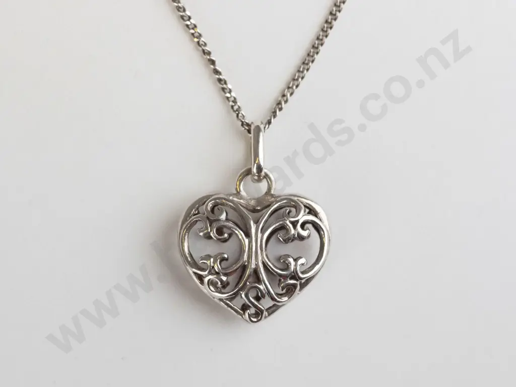 silver heart necklace stamped 925 Image 1++