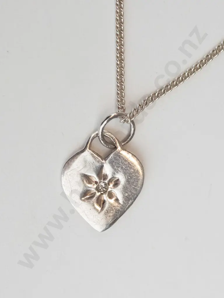 silver heart necklace stamped 925 Image 1++