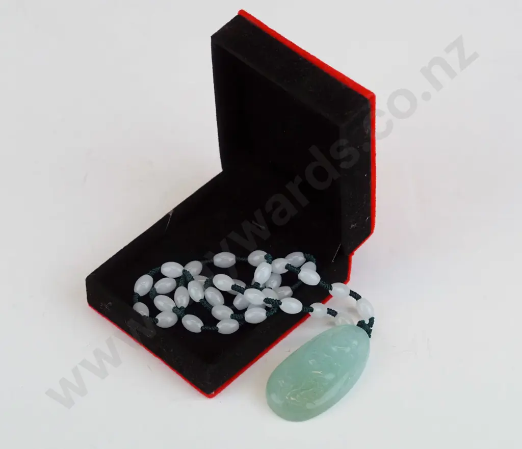 stone carved necklace Image 1++