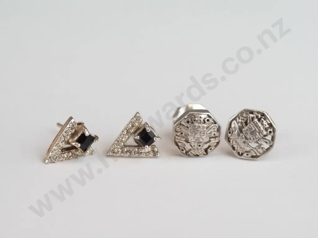 2 pairs of earrings Image 1++