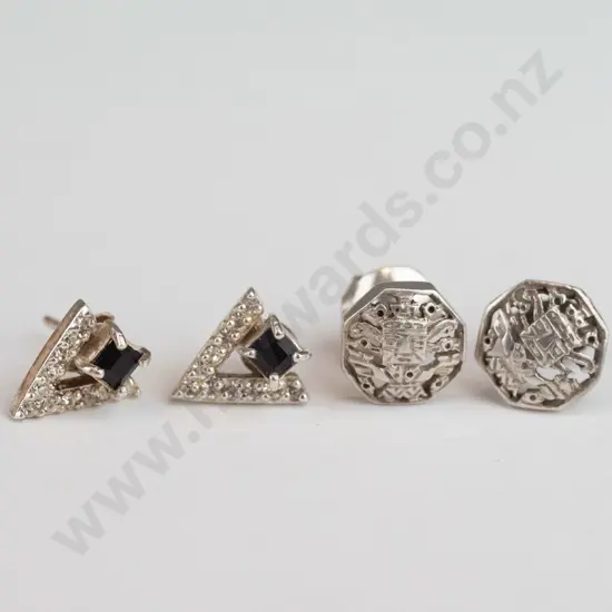 2 pairs of earrings
