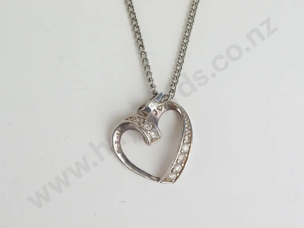 silver heart shaped necklace stamped 925 Image 1++