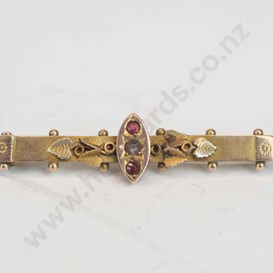 9ct bar brooch with red & white stone - 2.2gms