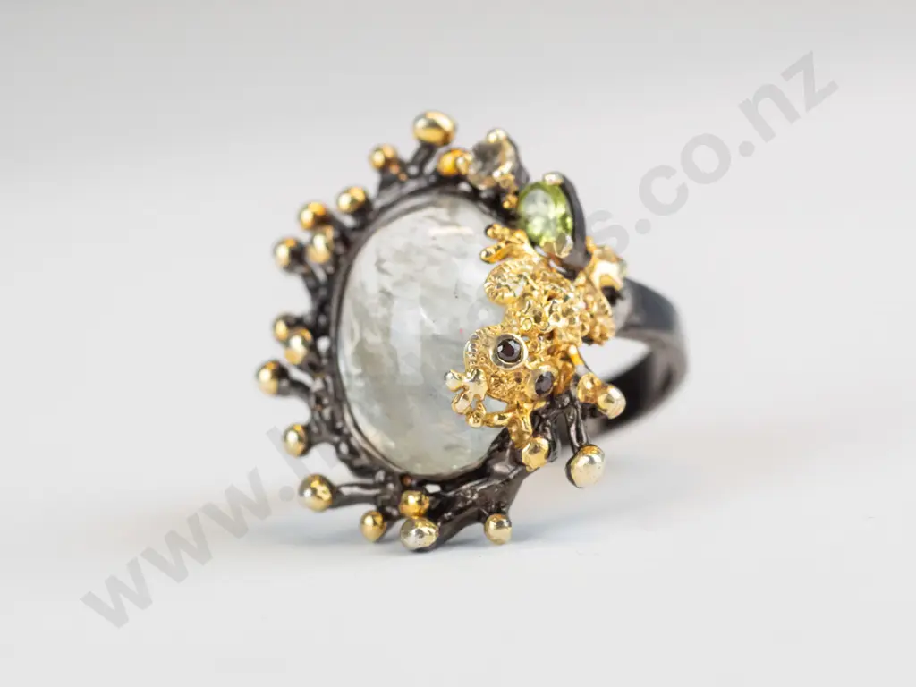 silver ring with clear stone stamped 925 Image 1++