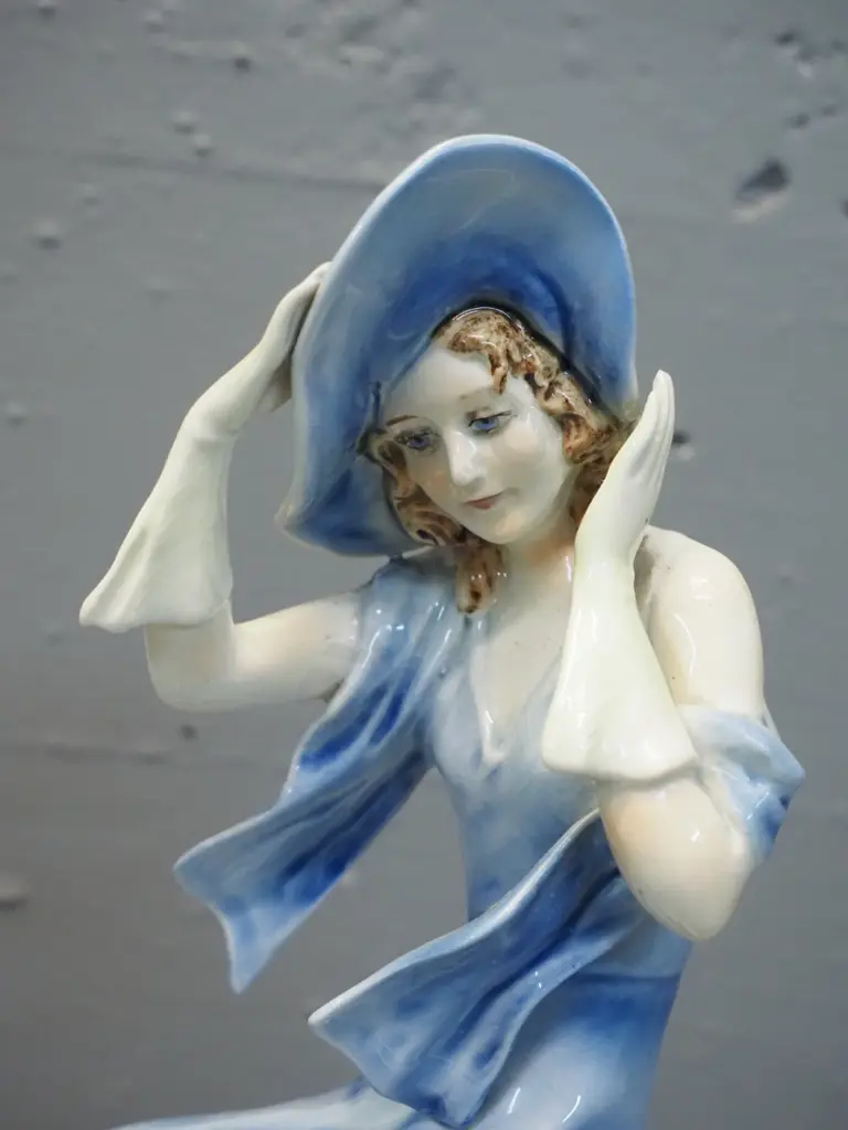 figurine of woman in the wind - H330 W190 - no maker's marks, some crazing, has had mend to base Image 1++