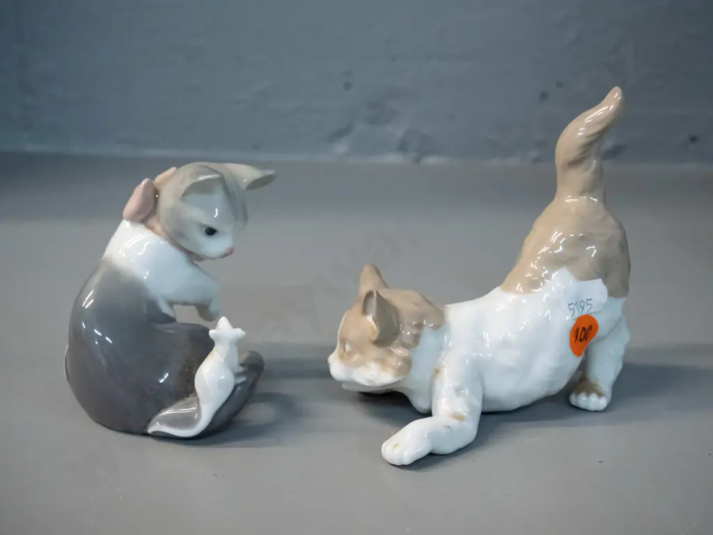 2 small Lladro cat figures - larger H-110m one with mouse H-100 Image 1++