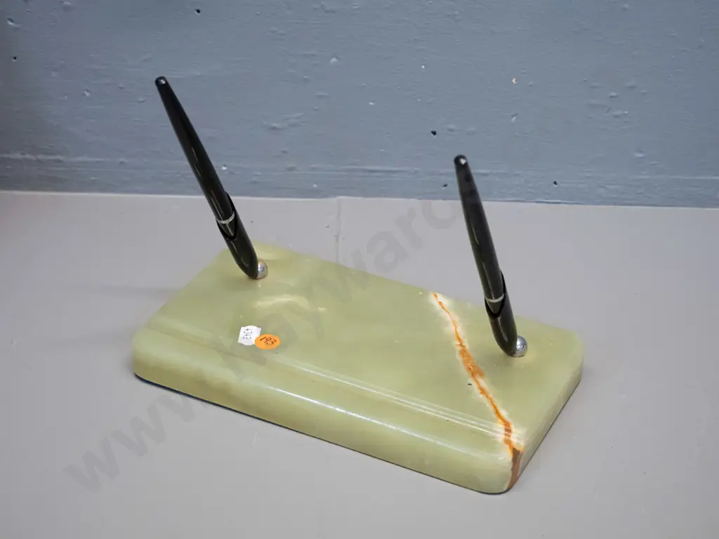 vintage Parker fountain pen desk set - 2 pens and green marble base. Base W-230 D-130 Image 1++