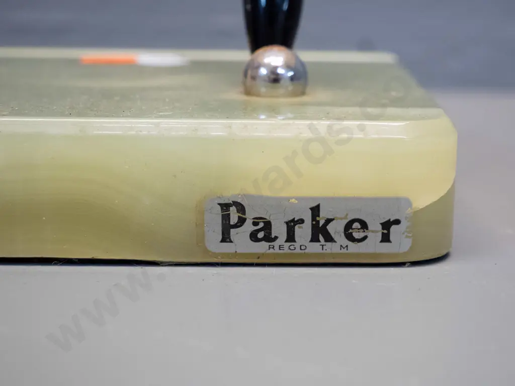 vintage Parker fountain pen desk set - 2 pens and green marble base. Base W-230 D-130 Image 1++