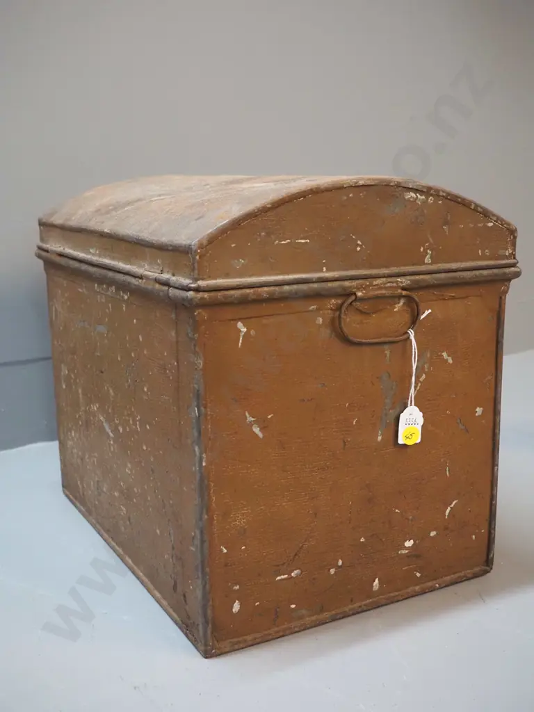 metal tin chest / large deed box with arched top, red painted interior, 2 handles, general wear H-320 W-360 D-260 Image 1++