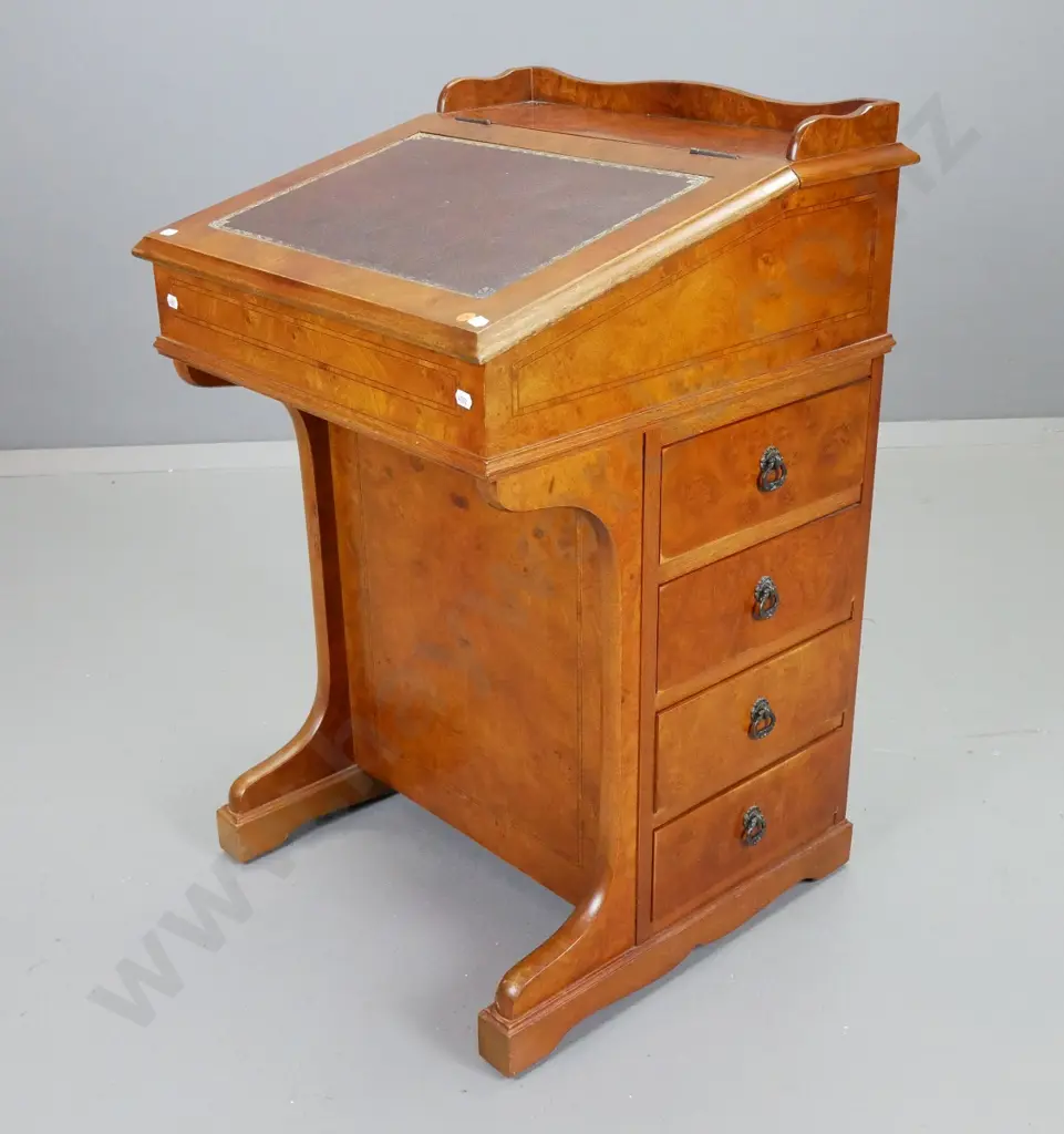 reproduction walnut Davenport desk with tooled leather insert to top, inlaid rosewood stringing, 4 side drawers, Image 1++