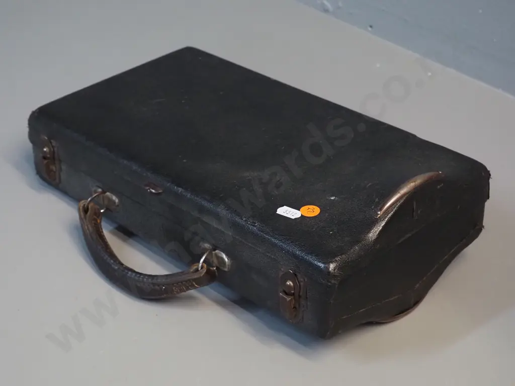 vintage clarinet in fitted case, with cleaner, spare pads, etc. - maker V. Honierts or Konierts? Image 1++