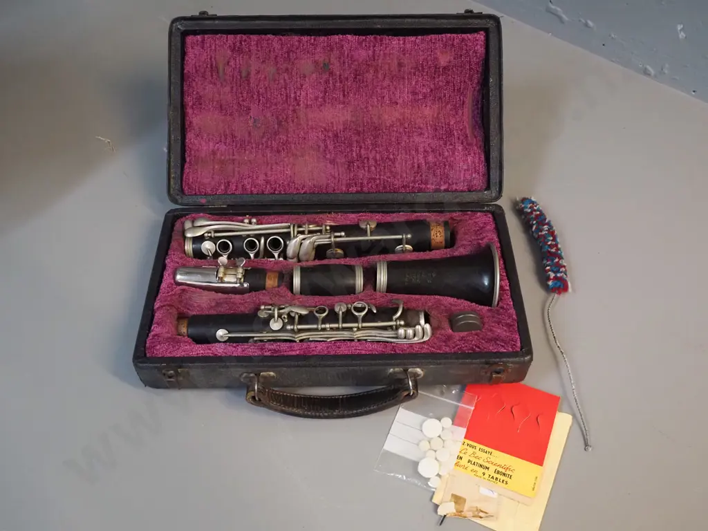 vintage clarinet in fitted case, with cleaner, spare pads, etc. - maker V. Honierts or Konierts? Image 1++