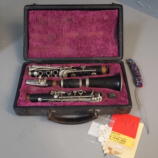 vintage clarinet in fitted case, with cleaner, spare pads, etc. - maker V. Honierts or Konierts?