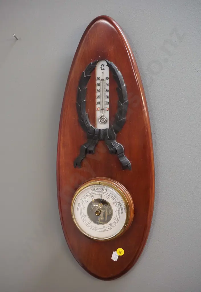 Veranderlyn wood-cased wall-barometer / thermometer H-460 W-200 Image 1++