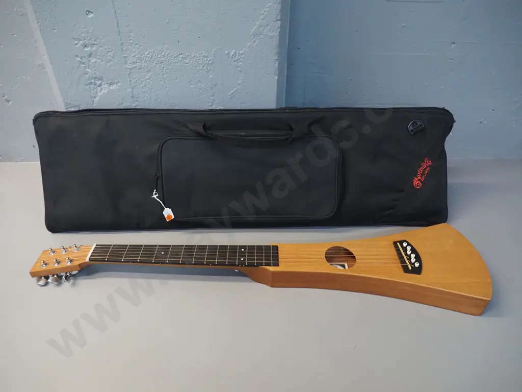 Martin "The Backpacker" compact guitar with padded soft bag - guitar L-900 Image 1++