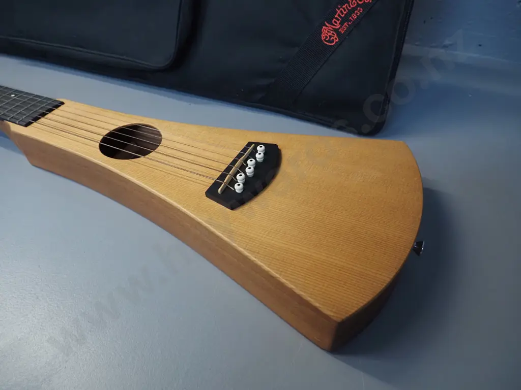 Martin "The Backpacker" compact guitar with padded soft bag - guitar L-900 Image 1++